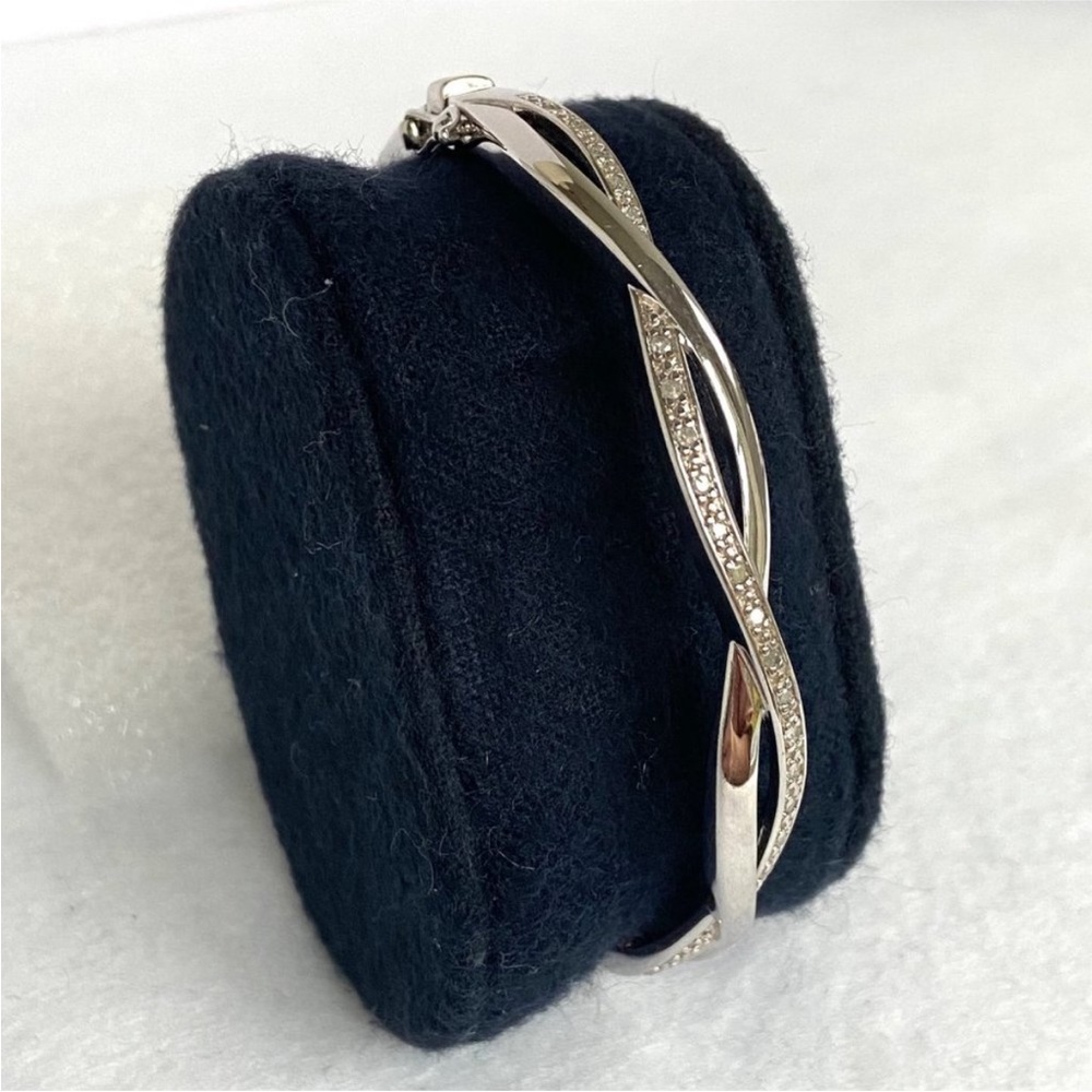 Sterling Silver 925 Oval Hinged Diamond Bangle Bracelet 6.75". Rhodium plated. - Picture 2 of 6